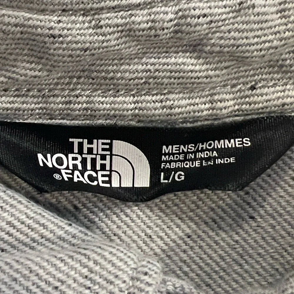 The North Face men’s light cream gray with speckles long sleeve cotton top Lg